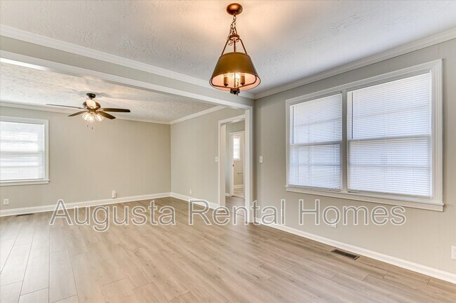 Building Photo - 3210 York Dr