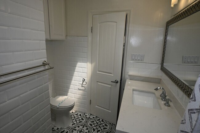 Building Photo - Beautiful 2 Bed 2 Bath Single Story House in Belmont Shore of Long Beach