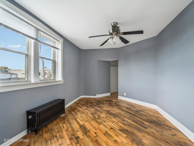 Building Photo - 2013 W North Ave