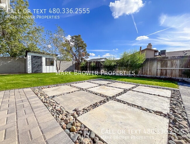 Building Photo - 2515 E Dragoon Ave