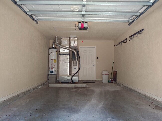 Building Photo - 3 Bed 2 Bath in Walnut Creek, Great NW Gainesville Location