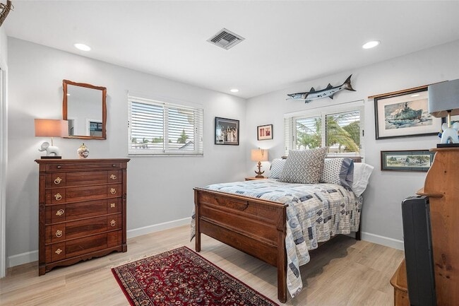 Building Photo - 4510 Bayview Dr