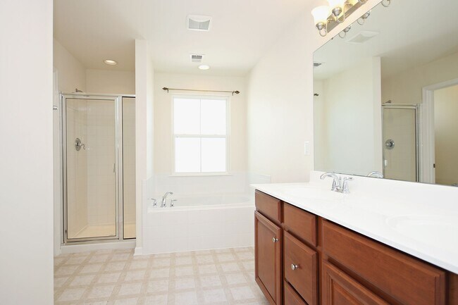 Building Photo - N. Albemarle Co Home With Fenced Yard, Near NGIC/DIA/NGA