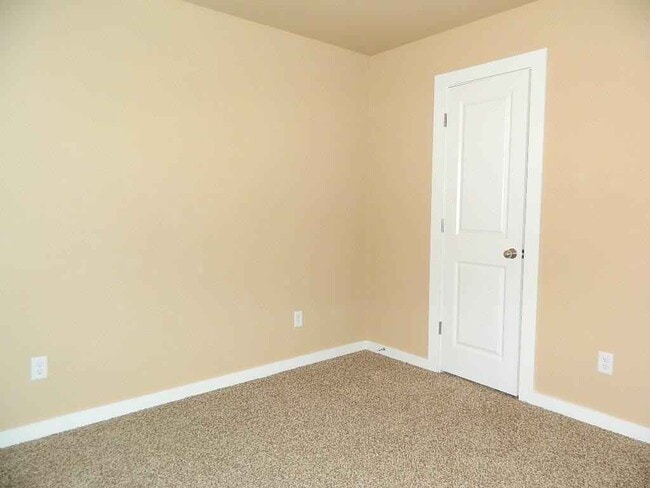 Building Photo - 1025 Creek Side Dr