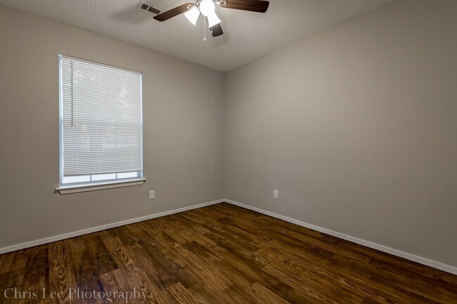 Building Photo - Beautiful 3 Bedroom Home 5 minutes From UofA!