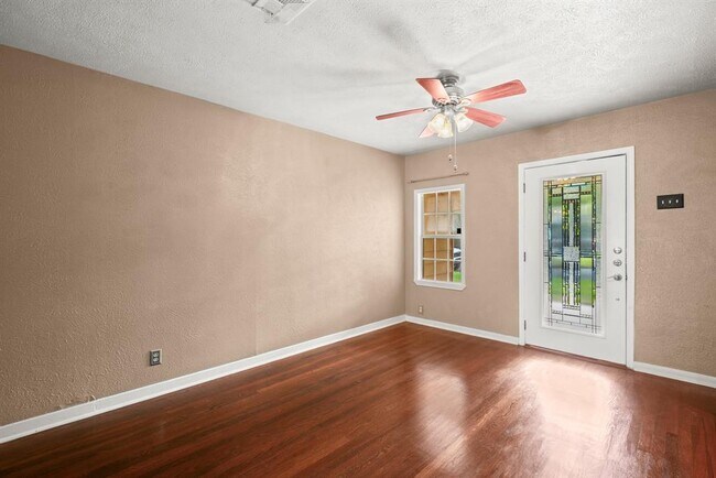 Building Photo - 5712 Avenue D