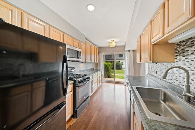 Building Photo - 425 Harrison Ct