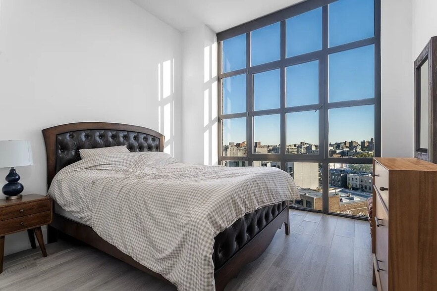 Building Photo - 11-16 Main Avenue