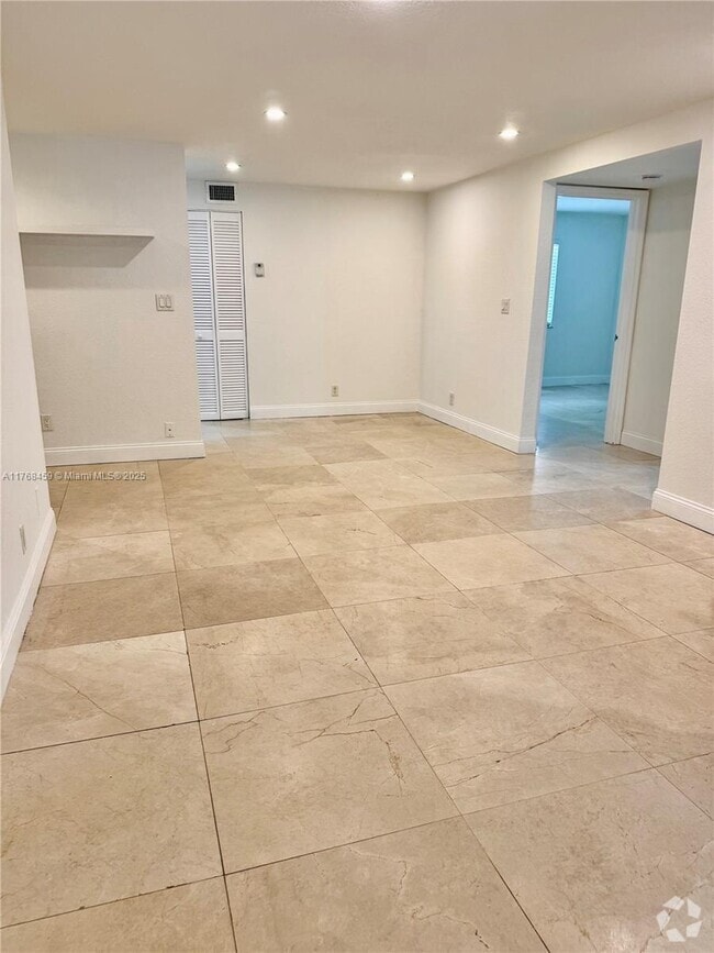 Building Photo - 119 Gardens Dr
