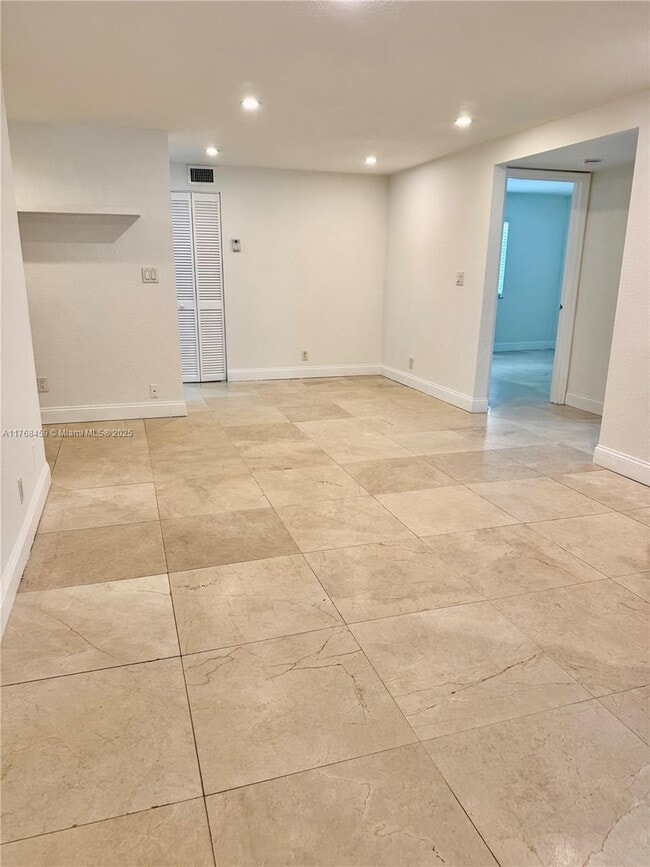 Building Photo - 119 Gardens Dr