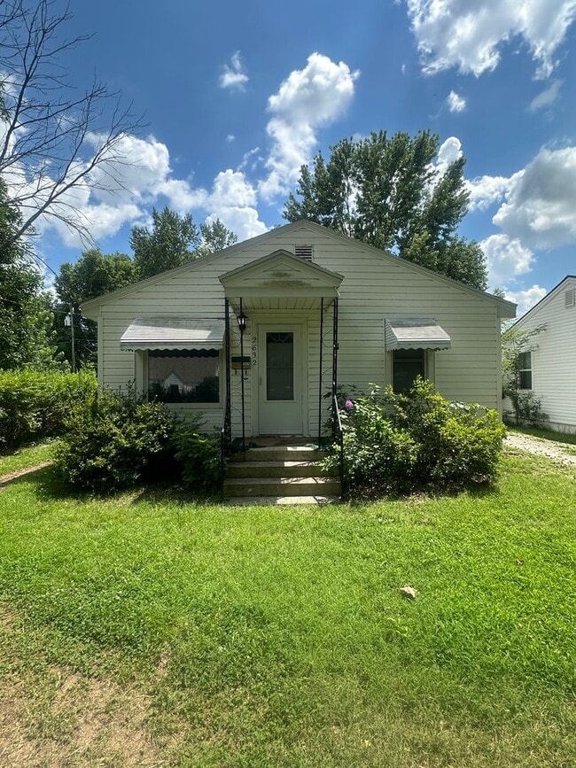 Building Photo - 2 Bed | 1 Bath Home with Detached Garage