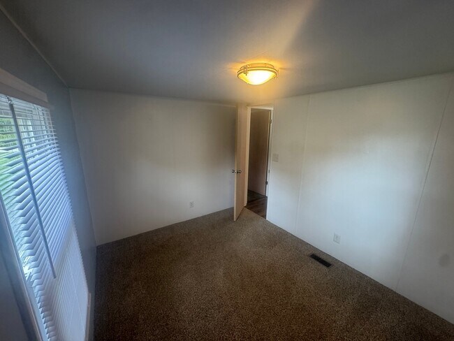Building Photo - 6805 Curran Rd