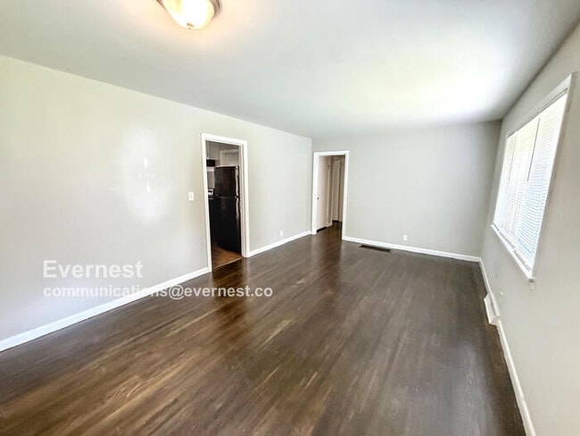 Building Photo - 9825 Maple Ln