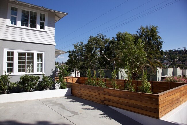 Building Photo - 1433 Talmadge St