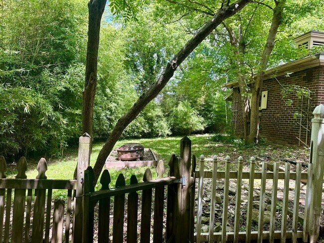 Building Photo - 26 Gracelyn Rd