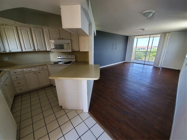 Building Photo - 8353 Lake Dr