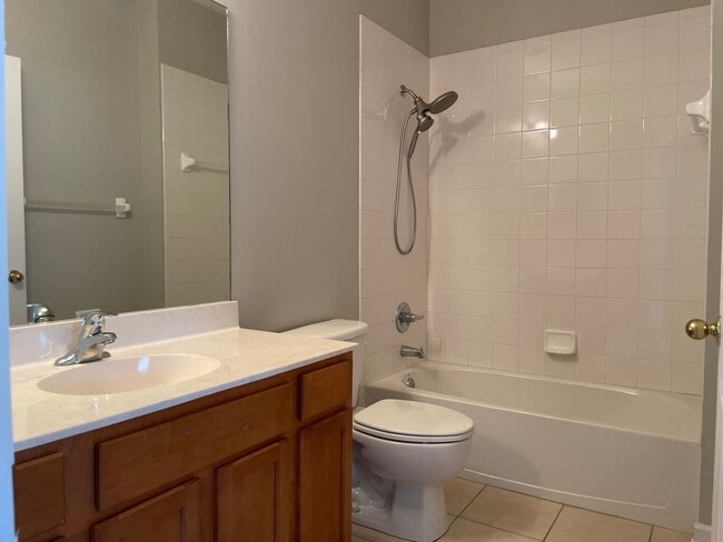 Building Photo - Beautiful Spacious Home in Deland