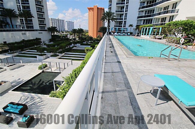 Building Photo - 16001 Collins Ave