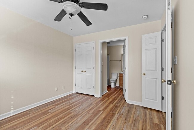 Building Photo - 2 Bedroom, 2 Bath Townhouse for Rent in Kn...