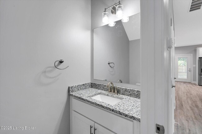 Building Photo - 721 E Caldwell St