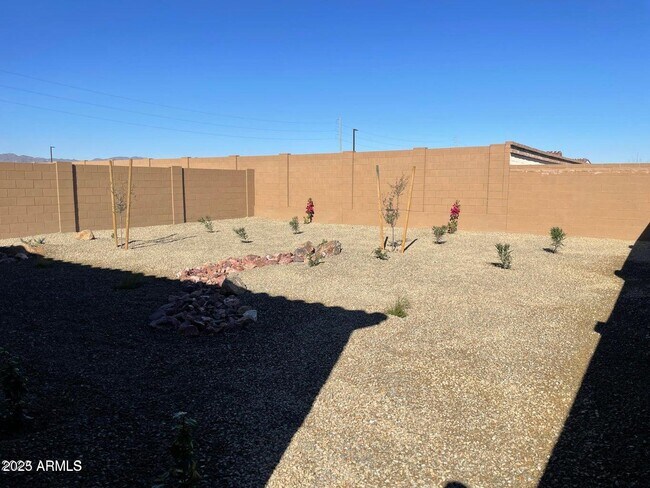 Building Photo - 16828 W Evergreen Rd