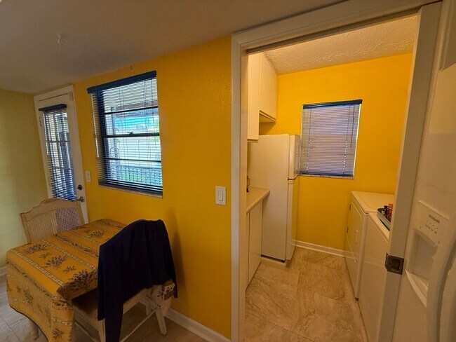Building Photo - 2 Bedroom 2 Bath Ground Floor Condo Centra...