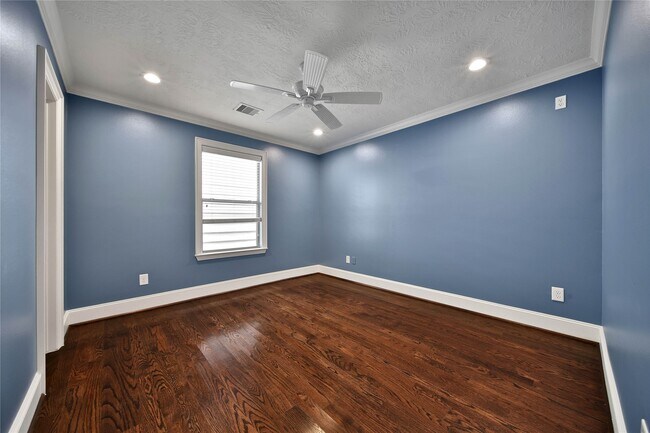 Building Photo - 1406 Nashua St