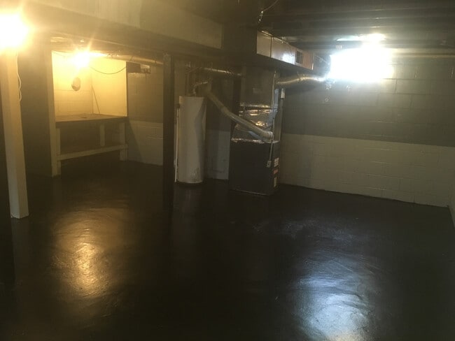 Building Photo - 3 Bedroom, 1 Bath Home Move-In Ready! Sec....