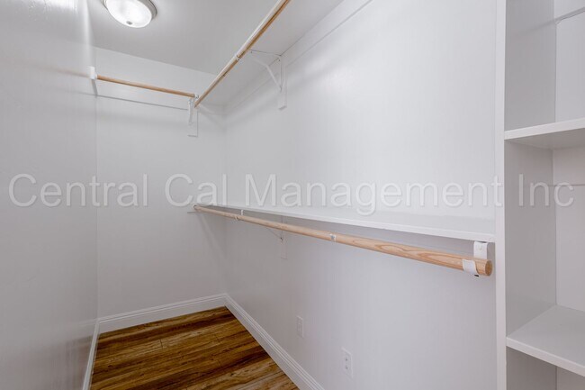 Building Photo - 4 Bedroom/2 Bath Home with an office and S...
