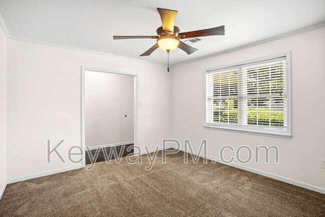 Building Photo - 3420 Linderwood Dr