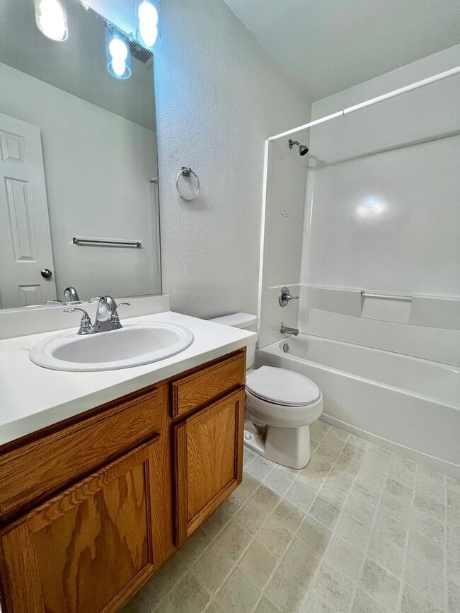 Building Photo - Spacious 4 Bed, 3.5 Bath Home with Finished Basement in South Fort Collins!