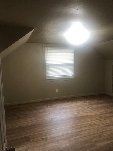 Building Photo - 3207 Alpena St