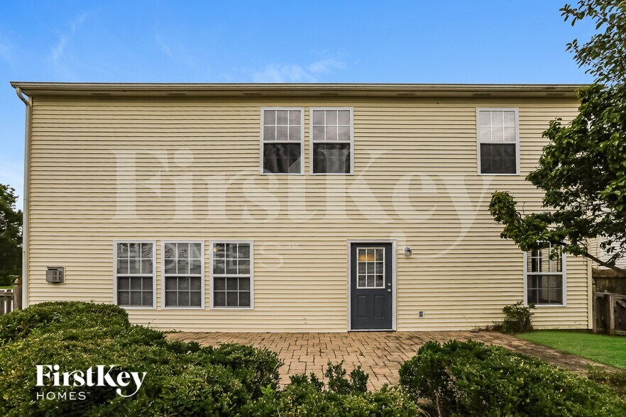 Building Photo - 10735 Cyrus Dr