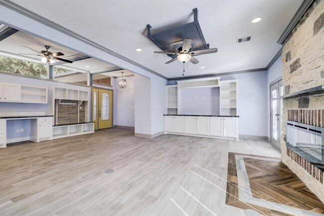 Building Photo - 12903 Figaro Dr