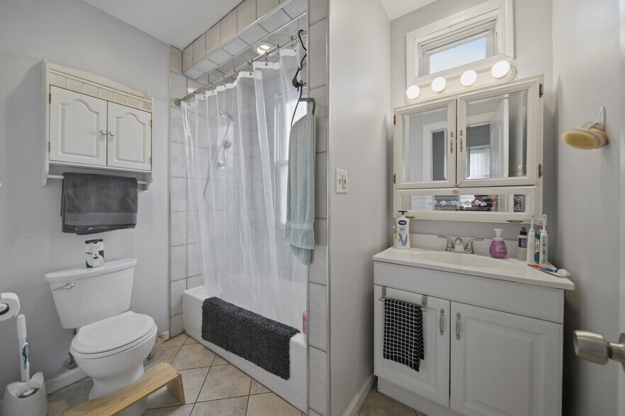 Building Photo - 3841 N Bernard St