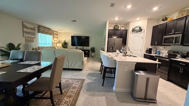 Building Photo - Beautiful 3 bed 2 bath Home - Unfurnished