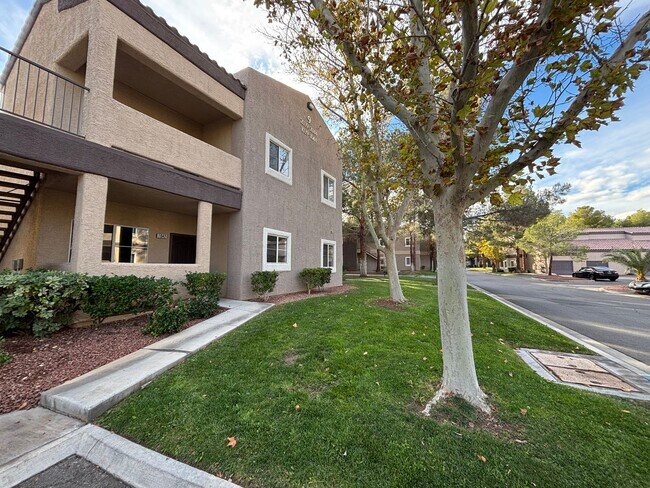 Building Photo - Gorgeous 2Bed/2Bath/2Car Garage, 2nd-Story Condo located in the West part of the valley— Enjoy Re...