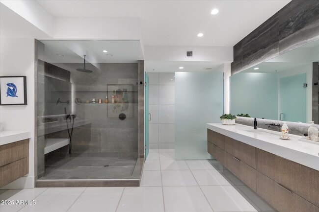 Building Photo - 7180 E Kierland Blvd