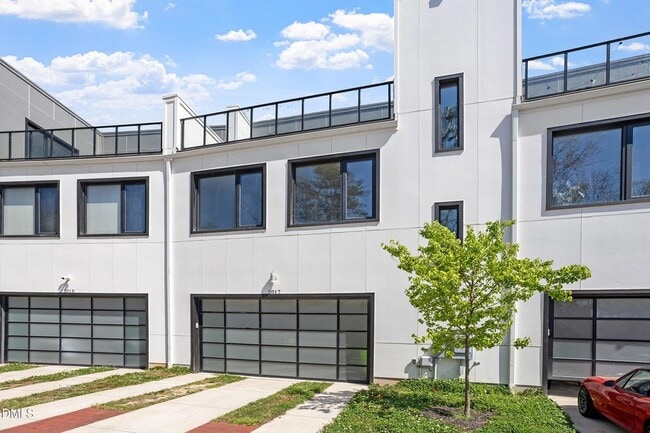 Building Photo - 2017 Jade St