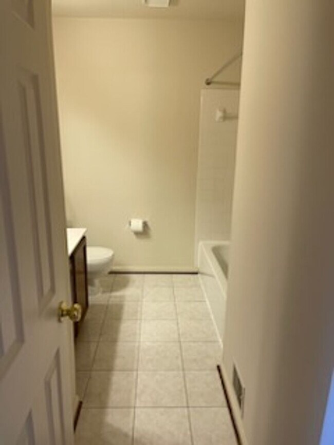 Building Photo - 5516 Sully Lake Dr