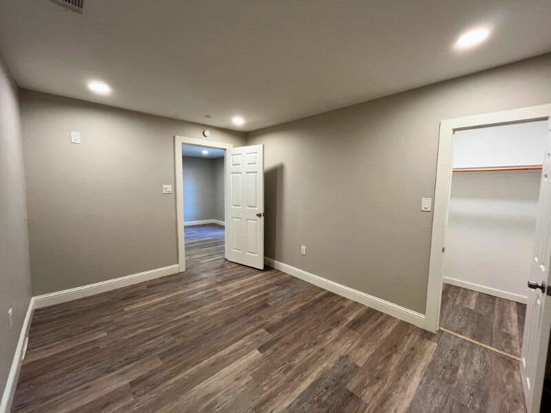 Building Photo - 3913 Chenault St