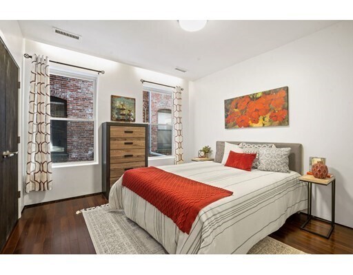 Building Photo - 1690 Washington St