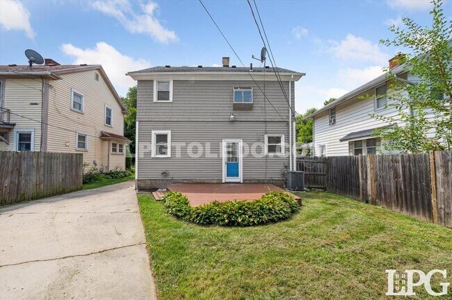 Building Photo - 4318 Commonwealth Ave