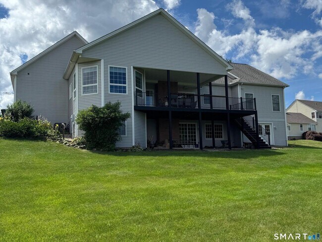 Building Photo - 556 Hill St