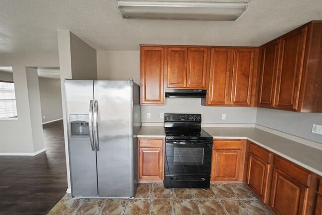 Building Photo - Spacious Cul-de-Sac Home with Greenbelt Privacy - Realtor Commission: $500