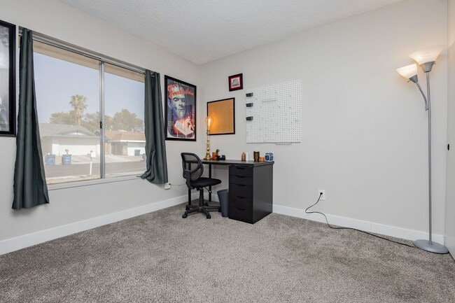 Building Photo - Fully Furnished single story home in Las Vegas with STYLE!