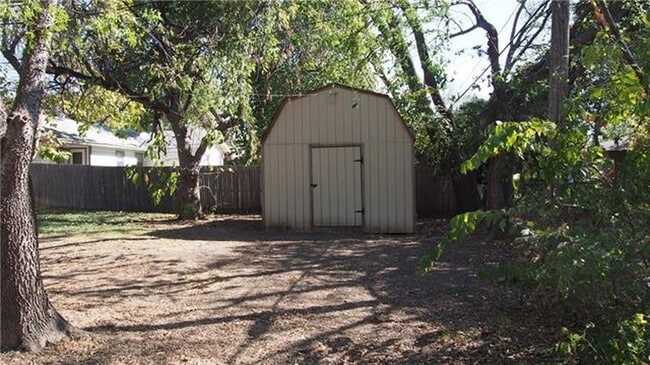 Building Photo - 5216 Mallory Dr
