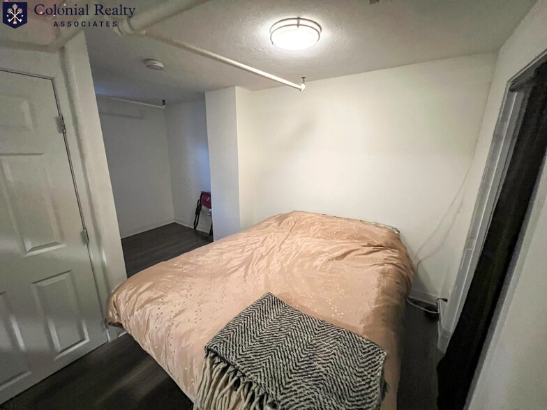 Building Photo - 90 Charles St