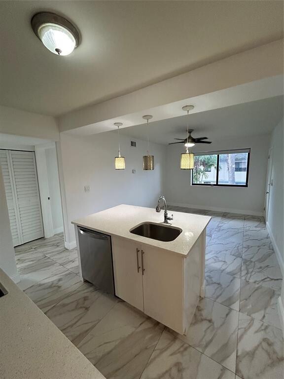 Building Photo - 912 NE 15th Ave