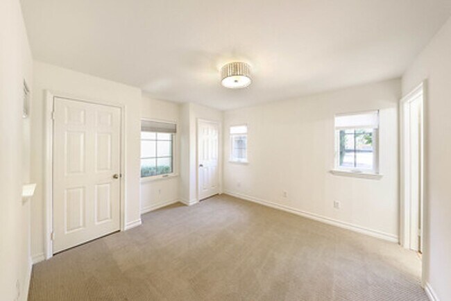 Building Photo - Three bedroom located in Newport Coast com...